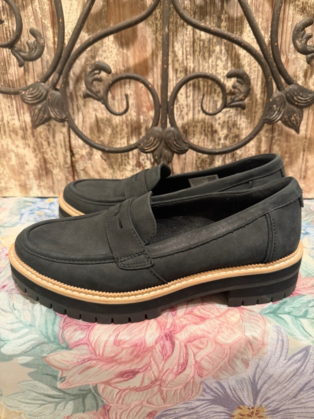 TOMS Cara Lug Sole Loafers Womens Black  10020224-001 Size 6.5